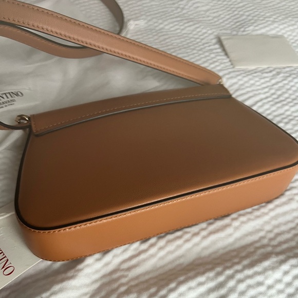 🖤SOLD🖤 VALENTINO GARAVANI Vlogo Bold Leather Shoulder Bag - Almond Beige NWT - Picture 10 of 16